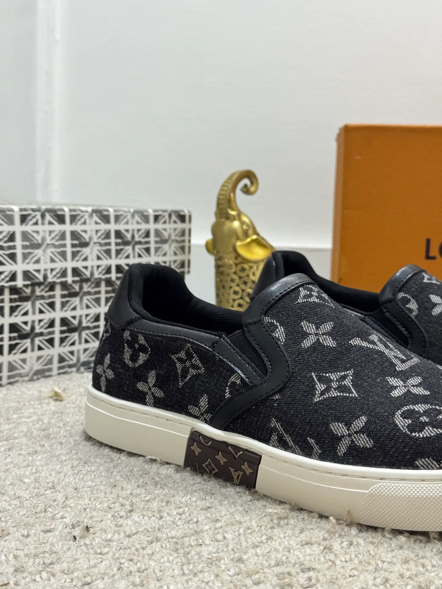 Men's shoes 💰380 [New style] 🌂🌂Top original order - Louis Vuitton®️ Trendy and fashionable yet low-key men's casual shoes, uppers made of LV special canvas presbyopia, comfortable and breathable, mesh lining, original rubber outsole, 2 colors optional ~ a must-have for stylish men. Size: 38-44 (45 customized